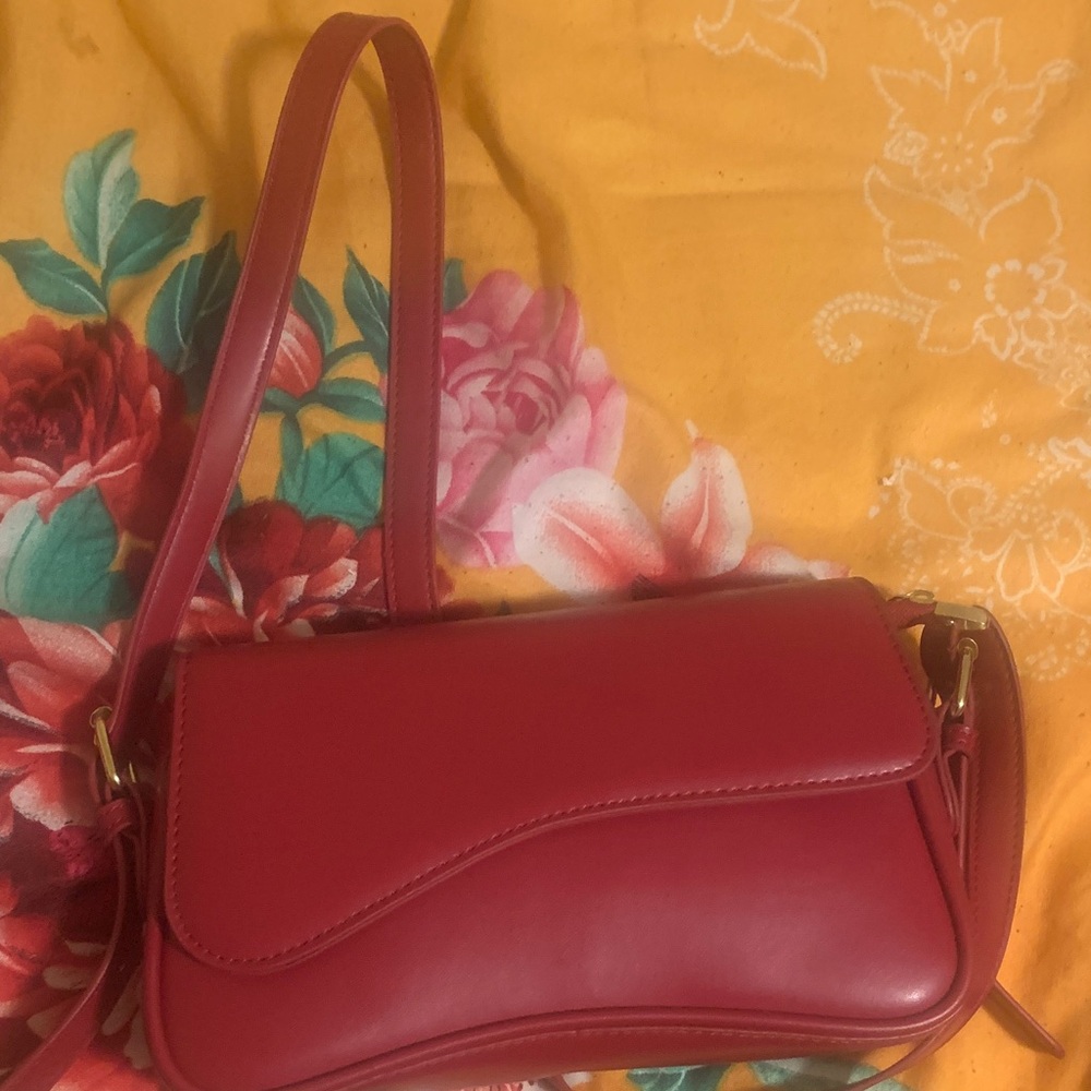 Elegant Red Leather Shoulder Bag